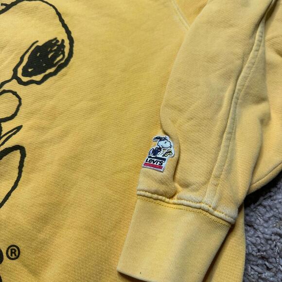 Levi’s Peanuts Snoopy Men Large L Soccer Yellow Sweater Pullover World Cup FIFA - Picture 3 of 8